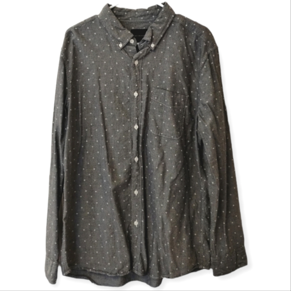 American Eagle diamond geo print button down shirt